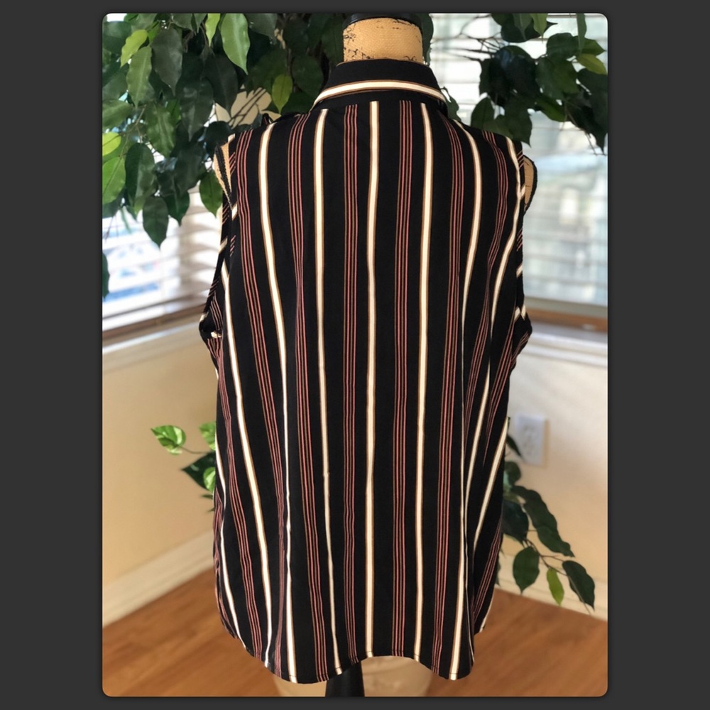 🌟 Plus Size Ruffle Front Top - Picture 6 of 11